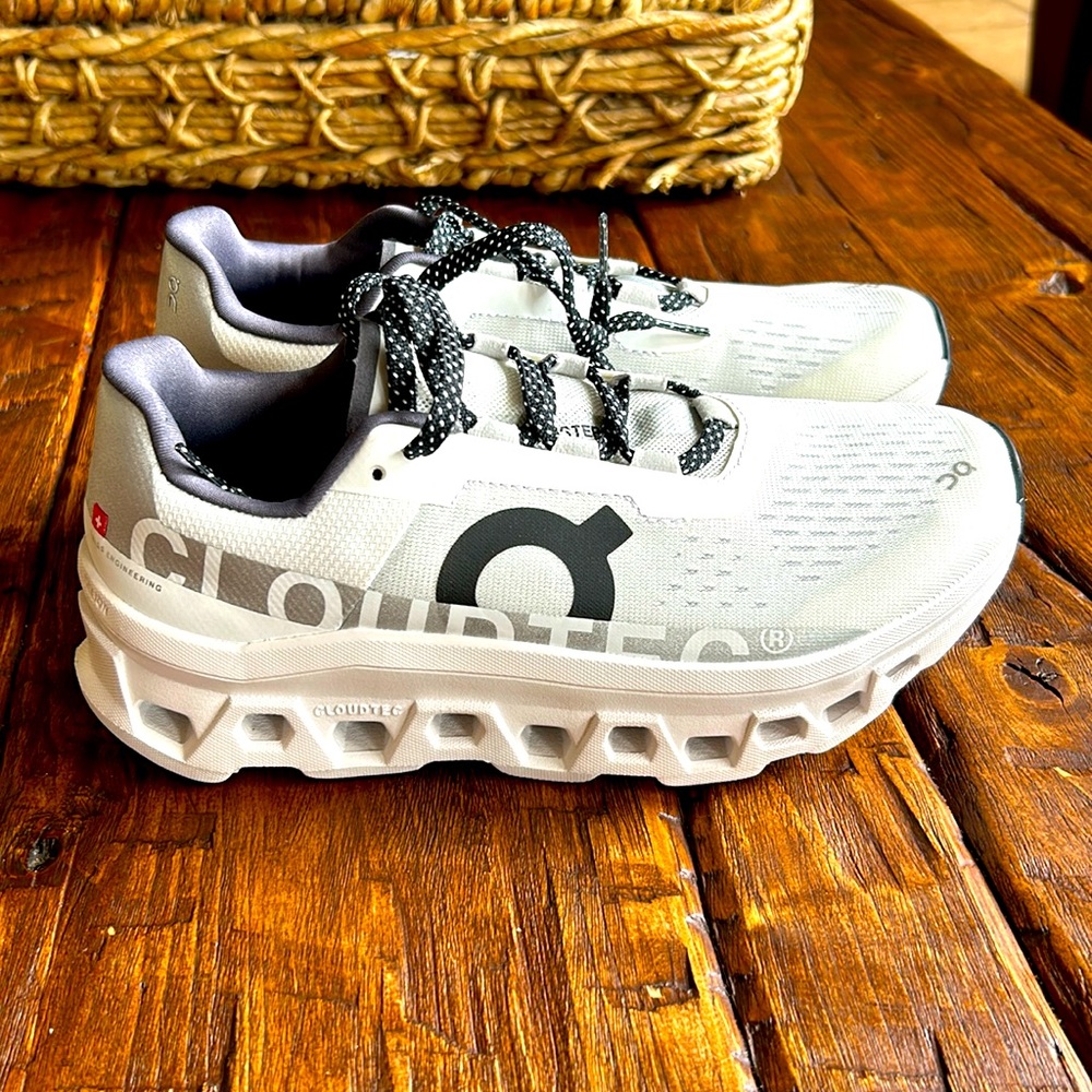 2 pair ON CLOUDTEC tennis shoes